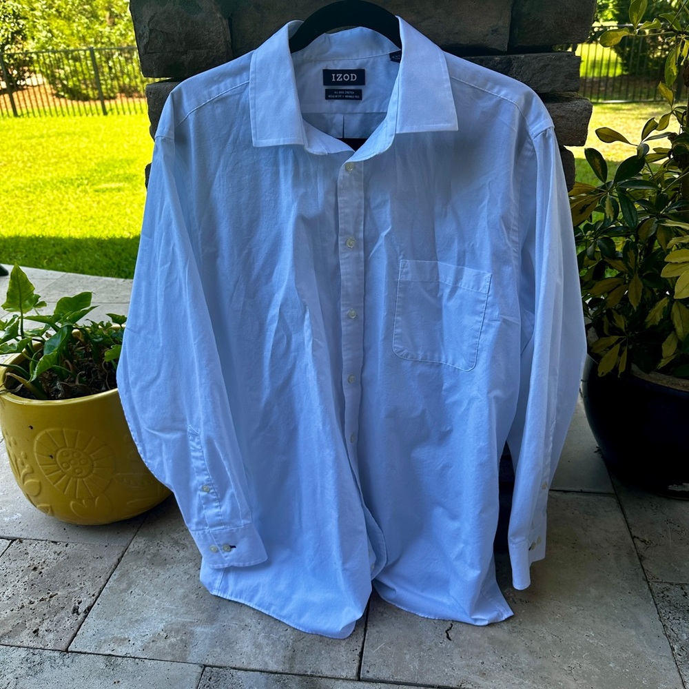IZOD Men's Regular Fit All Over Stretch White Dress Shirt 16-161/2 32-33